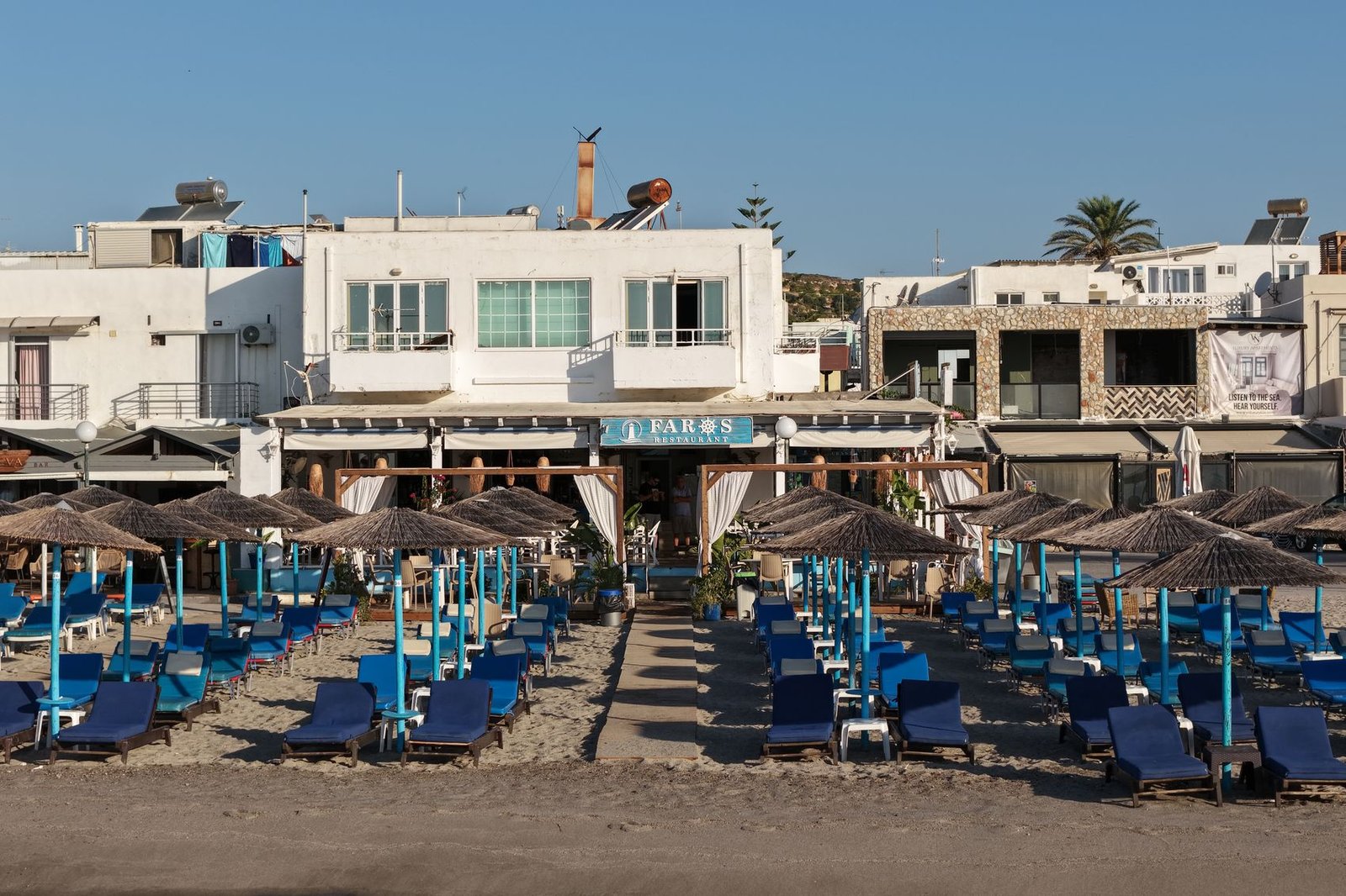 The restaurant behind the beds